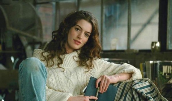 至尊配资 安妮·海瑟薇“帕金森之恋”，比《穿普拉达的女王》还揪心！